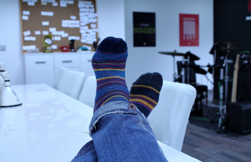 What are the reasons to wear wool socks?