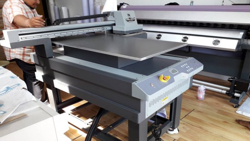 Tips To Consider Before Buying a UV Flatbed Printer