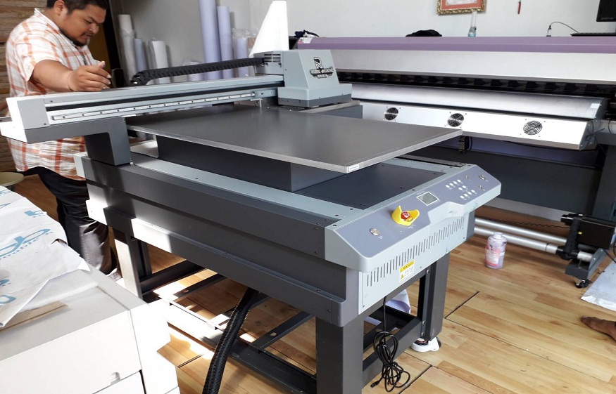 Tips To Consider Before Buying a UV Flatbed Printer